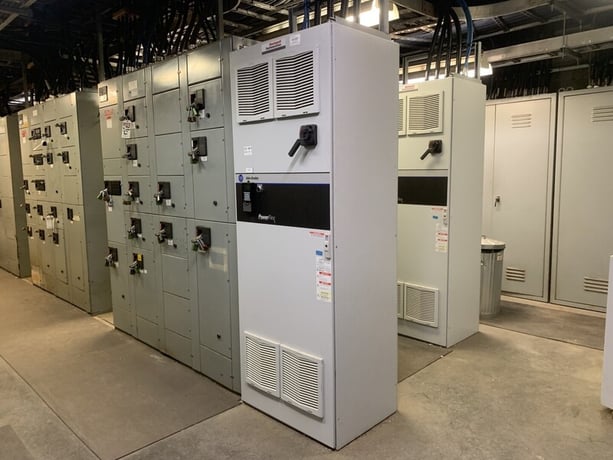 125 HP Allen-Bradley, 21F1AAE125AA0BT6, PowerFlex Variable Frequency Drive (VFD), 600 Volts, 125 amps - Image 1