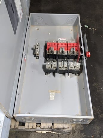 400 Amp. Siemens, HF-325-NA, Safety Disconnect Switch, 3 Pole, 3 phase, 1 Throw, 125 HP, 240 V, Wall Mount - Image 2