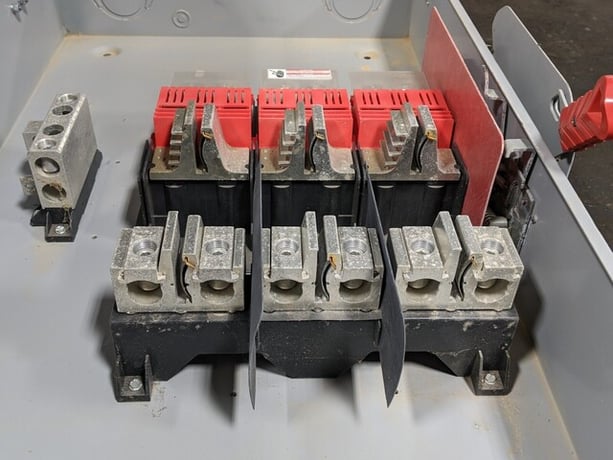400 Amp. Siemens, HF-325-NA, Safety Disconnect Switch, 3 Pole, 3 phase, 1 Throw, 125 HP, 240 V, Wall Mount - Image 3