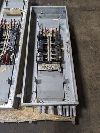 400 Amp. Square D, NQOB, Panelboard, 42 Space/Circuit, 53" H x 20" W x 6" L, 3 phase, 4 Wire, 120/208 V - Image 2