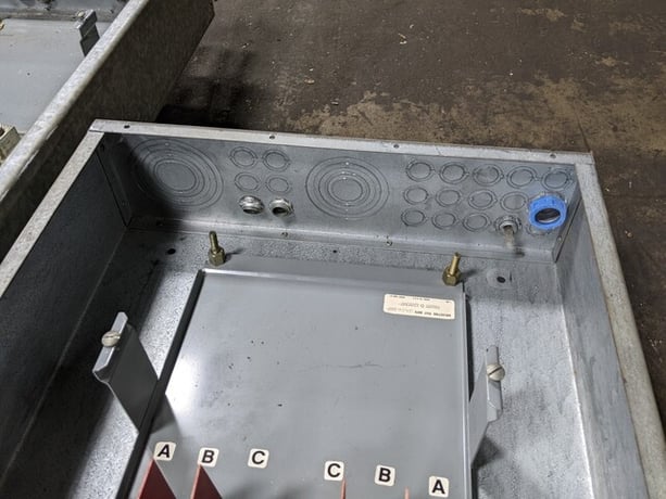 400 Amp. Square D, NQOB, Panelboard, 42 Space/Circuit, 53" H x 20" W x 6" L, 3 phase, 4 Wire, 120/208 V - Image 3