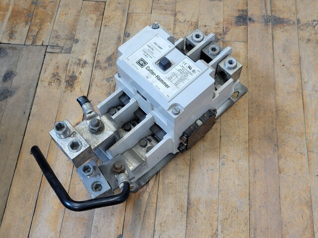 360 Amp. Cutler-Hammer, C825LN6 Contactor, 3-Pole, 600V, 3 phase, Series A2, 110/120V Coil, 50/60HZ - Image 1