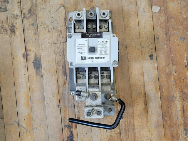 360 Amp. Cutler-Hammer, C825LN6 Contactor, 3-Pole, 600V, 3 phase, Series A2, 110/120V Coil, 50/60HZ - Image 2