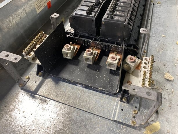 225 Amp. General Electric, AQF3422MBX, Panelboard, A Series, 208Y/120 V, 3 phase, 4 Wire, 42 Space - Image 4