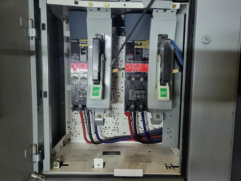 Siemens, dual circuit breaker mcc, 80 Amps, 600 V, 50 kA RMS Sym - Image 2