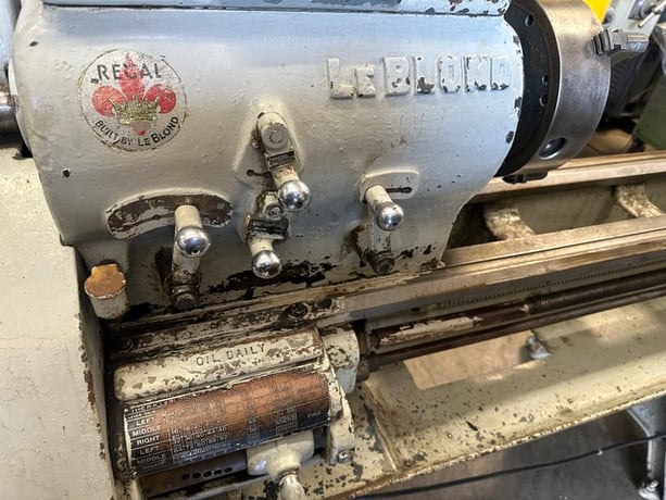 15" x 116" LeBlond #Regal, Engine Lathe, 25-500 RPM, 1" spindle bore, 5 HP, 3-Jaw chuck, tailstock - Image 2