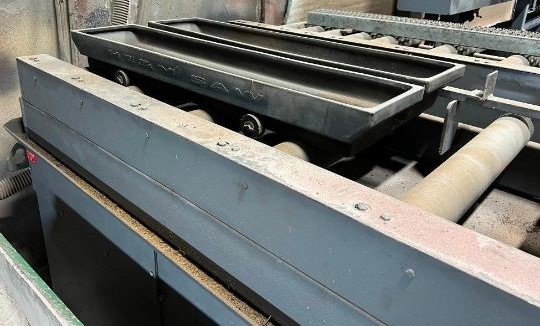 22" x 30" Hem #VT140HM-60, semi-automatic double miter tilting head vertical band saw - Image 10