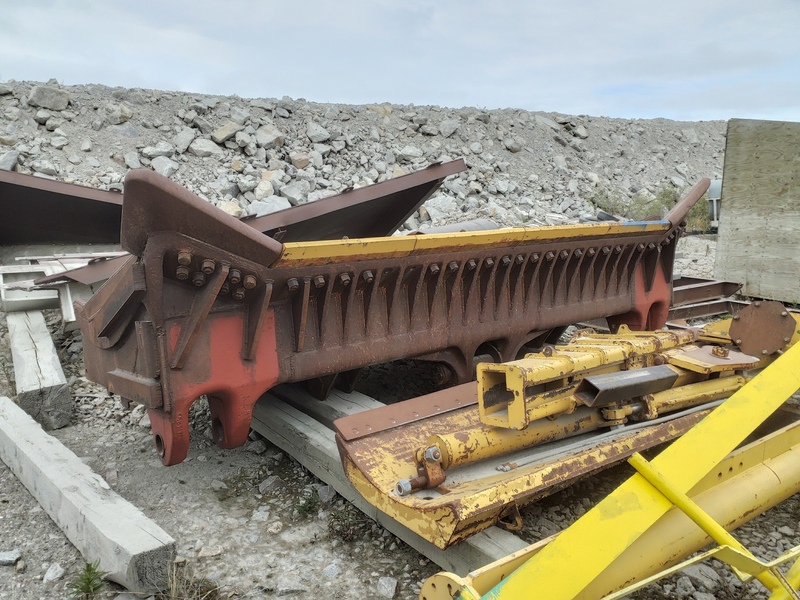 Komatsu #D375, Dozer Blade - Image 4