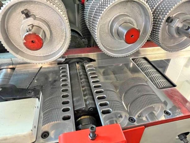 Winter #Timbermax-Deluxe-5-23, feed through moulder, 5-head, 9-1/16" x 6-5/16" capacity, 2018 - Image 10