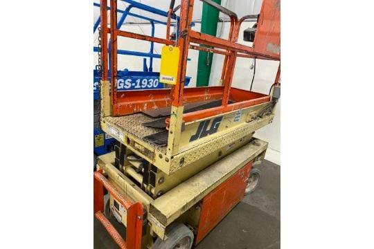 500 lb. JLG #1932-E, scissor lift, 19' platform height, 25' working height, 24V battery operated, 1997 - Image 2