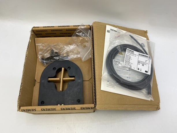 Siemens #3VA9377-0NA10, External Sensor Neutral Current Transformer 400/600A Black - Image 1