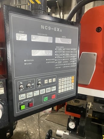 88 Ton, Amada #RG-80, CNC press brake, 8' overall, 79.2" between housing, 3.93" stroke, 3-Axis, NC9-EXII, 1997 - Image 5