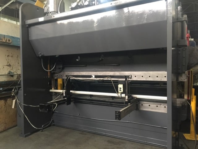 230 Ton, Cincinnati #230-CB10, CNC Hydraulic Press Brake, 12' overall, 1272" between housing - Image 2