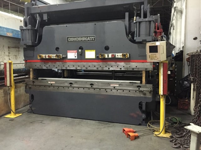 230 Ton, Cincinnati #230-CB10, CNC Hydraulic Press Brake, 12' overall, 1272" between housing - Image 3