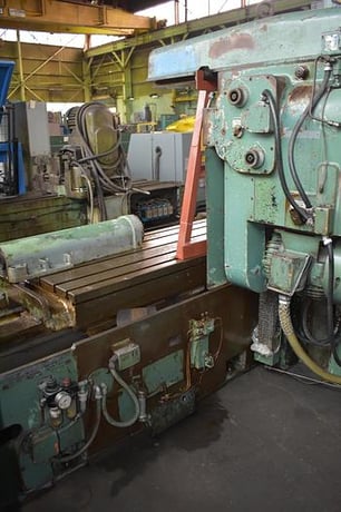 Cincinnati Milacron #425-266 Hypowermatic, horizontal-spindle production mill, rise & fall head travel - Image 10