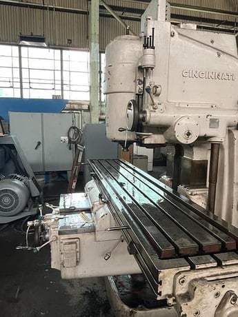 Cincinnati Milacron #LA High-Power, dial-type vertical mill, 20" x104-1/2" table, motor on knee - Image 10