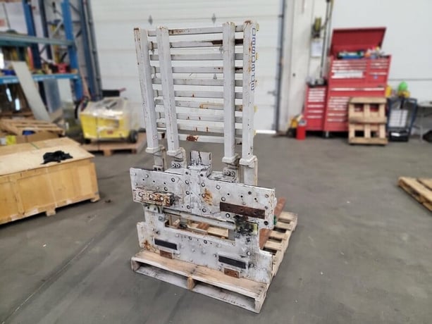 Cascade #55E-FDS-2011, Single-Double Pallet Handler, 6000 lb., 42 " fork length, sideshift, S/N SPR 547704-2 - Image 4