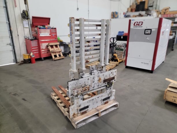 Cascade #55E-FDS-2011, Single-Double Pallet Handler, 6000 lb., 42 " fork length, sideshift, S/N SPR 547704-2 - Image 5