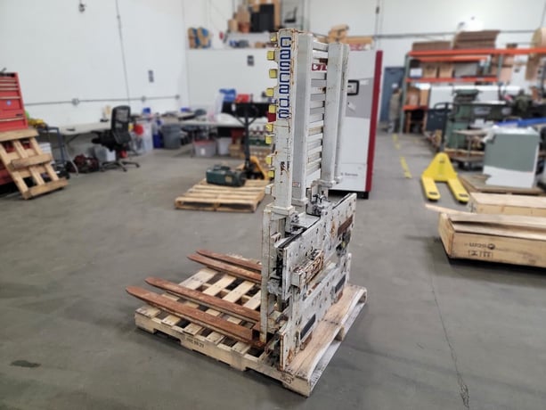 Cascade #55E-FDS-2011, Single-Double Pallet Handler, 6000 lb., 42 " fork length, sideshift, S/N SPR 547704-2 - Image 6