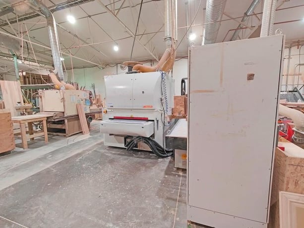 43" DMC #Unisand-K, 4-Head Wide Belt, 44" x 103" abrasive belt, 11- 60 FPM, 5.5 HP, 2007 - Image 2