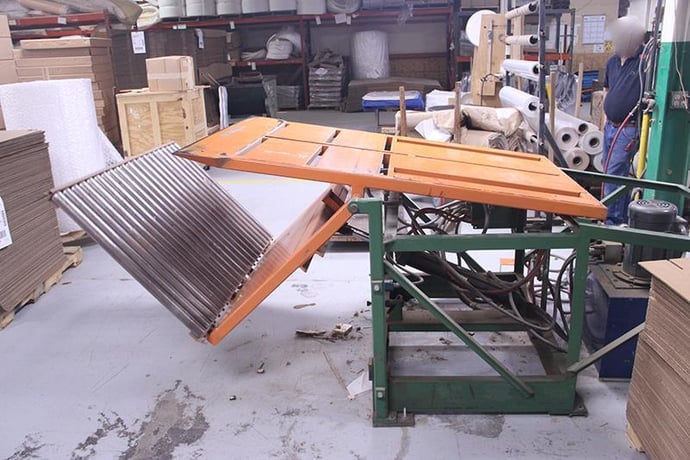 Nichols #300, Carton Layback Machine, 300 lb. capacity, 6' x 4' platform, 4" bore x 20" stroke cylinder - Image 2