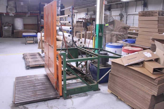 Nichols #300, Carton Layback Machine, 300 lb. capacity, 6' x 4' platform, 4" bore x 20" stroke cylinder - Image 5