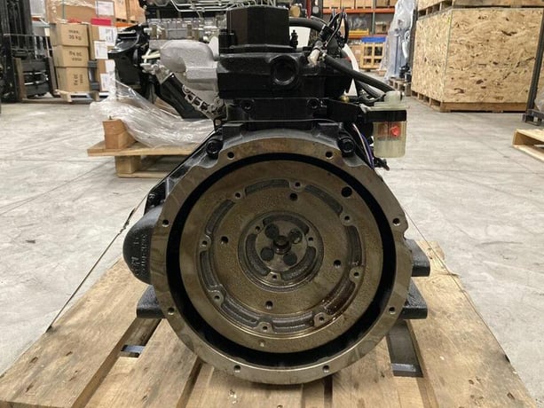 14.1 HP Mitsubishi #S3L2, Engine Assembly, new surplus - Image 1
