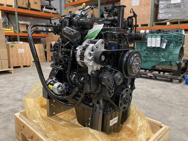 121 HP Komatsu #SAA4D107E-3, Engine Assembly, new surplus - Image 2