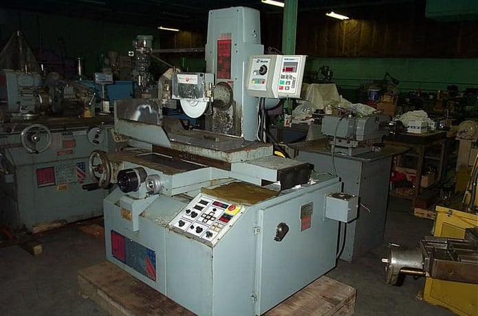 8" x 18" Parker, 3-Axis, 5 HP spindle, coolant w/filter, 1995 - Image 2