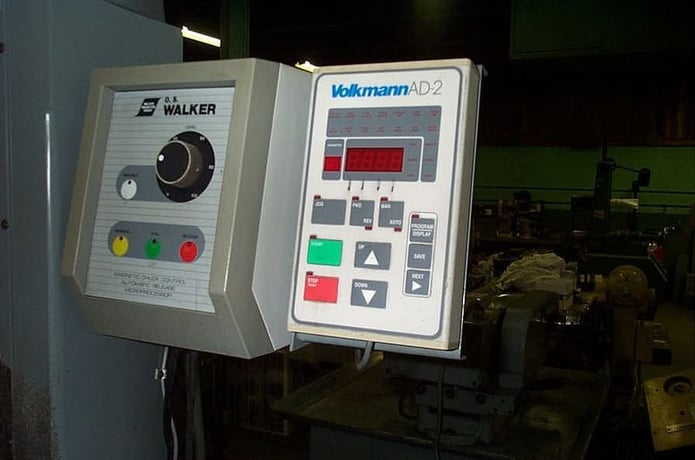 8" x 18" Parker, 3-Axis, 5 HP spindle, coolant w/filter, 1995 - Image 3