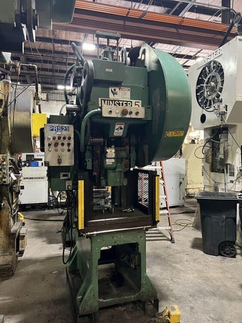 45 Ton, Minster #5SS, gap frame, 3" stroke, 12.75"Shut Height, air clutch, 150 SPM, 28" x 18" bed, 2001 - Image 1
