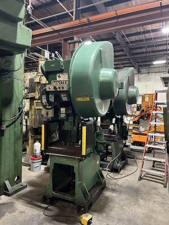45 Ton, Minster #5SS, gap frame, 3" stroke, 12.75"Shut Height, air clutch, 150 SPM, 28" x 18" bed, 2001 - Image 2