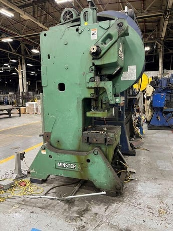 60 Ton, Minster #6SS, OBI press, 5" stroke, 14.5" Shut Height, air clutch & brake, 90 SPM, 2001 - Image 3