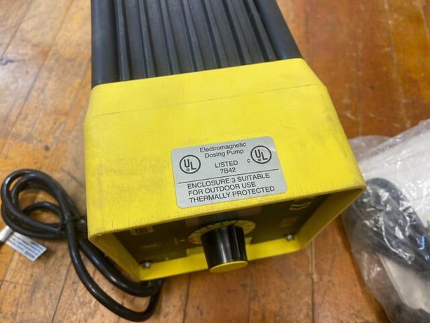 Milton Roy #C931-311SI Microprocessor Dosing Pump 120VAC 3.50A 8.00GPH 60 PSI - Image 2