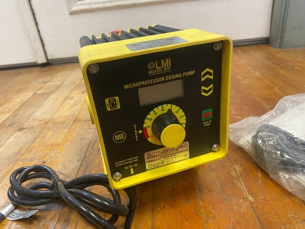 Milton Roy #C931-311SI Microprocessor Dosing Pump 120VAC 3.50A 8.00GPH 60 PSI - Image 3