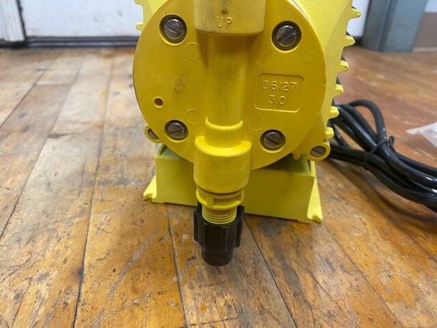 Milton Roy #C931-311SI Microprocessor Dosing Pump 120VAC 3.50A 8.00GPH 60 PSI - Image 8