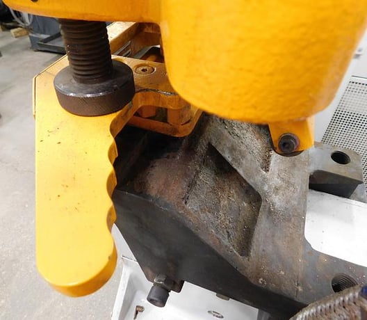 5.9" x 5.9" x .51" Ermaksan #EKM 110-180, hydraulic ironworker, 121 ton, 3.15" stroke, 24" throat, 2011 - Image 4