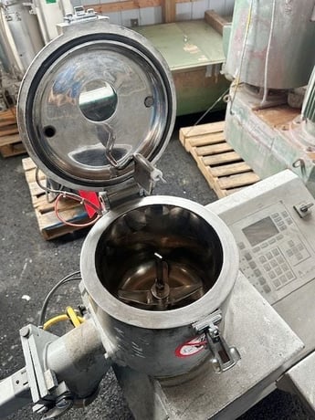 10 liter Henschel #FM10, high intensity mixer, pneumatic actuated discharge valve, 3-tier blades - Image 3