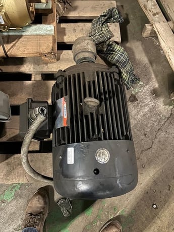 15 HP 1170 RPM Leeson, Frame 284T, 208-230/460 Volts, Squirrel Cage, electrically OK - Image 2