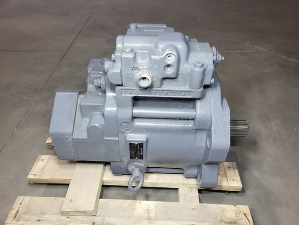 Hitachi #4447867, piston pump, new surplus - Image 4