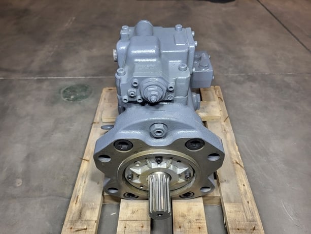 Hitachi #4447867, piston pump, new surplus - Image 7