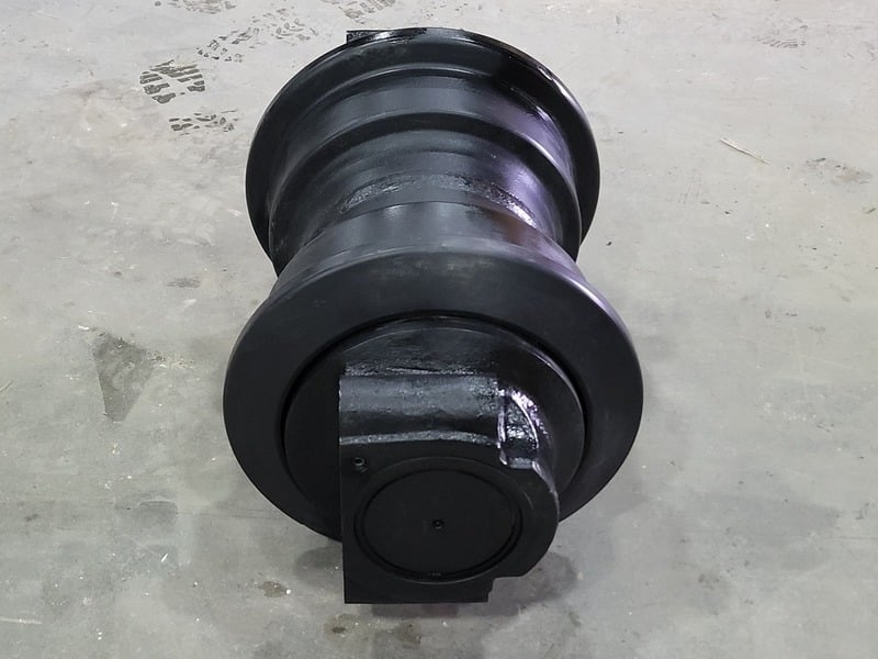 Hitachi track idler assembly #9173146M, new surplus - Image 5