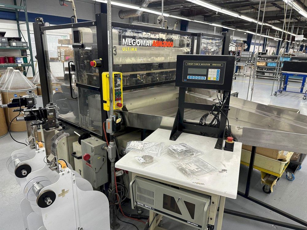 Megomat #ASM-3300-U, wire cutting & processing machine, APE 300 crimping station, 1997 - Image 6
