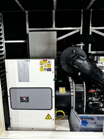 150 KW Model #EPG150P, diesel generator, sound attenuated enclosure, 277/480 Volts, critical silencer, new - Image 3