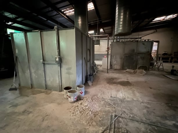 Spray booths, approx 15' x 12' (3 available) - Image 9