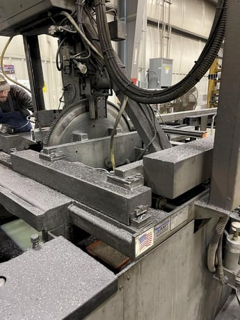 20" x 24" Hemsaw #VT130HA-60, high speed production vertical band saw, 19' x 1.5" blade, 10 HP, 2004 - Image 2