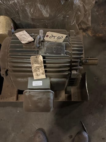 25 HP 769 RPM Sterling Electric, Frame 326T, 208-230/460 Volts, Squirrel Cage, Refurb - Image 2
