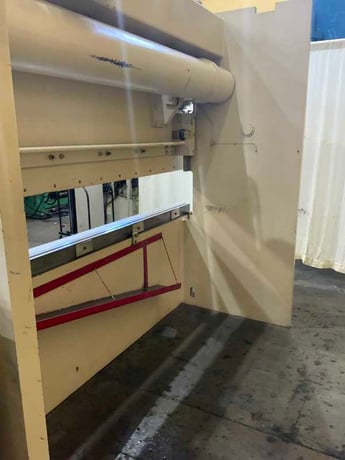140 Ton, Wysong #MTH140-120, hydraulic brake, 10' overall, 102" between housing, 8" stroke, 17" open height - Image 5