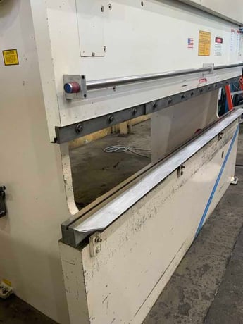140 Ton, Wysong #MTH140-120, hydraulic brake, 10' overall, 102" between housing, 8" stroke, 17" open height - Image 9