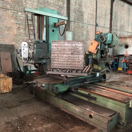 3.5" Tos #W9A, ISO 40, power draw bar, 39" x44" pwr rotary table, 3-Axis digital read out, 18 speeds: 28-1400 - Image 4